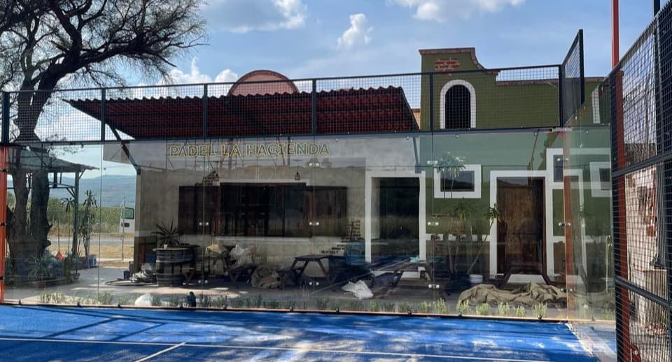 PÁDEL CLUB LA HACIENDA padel courts