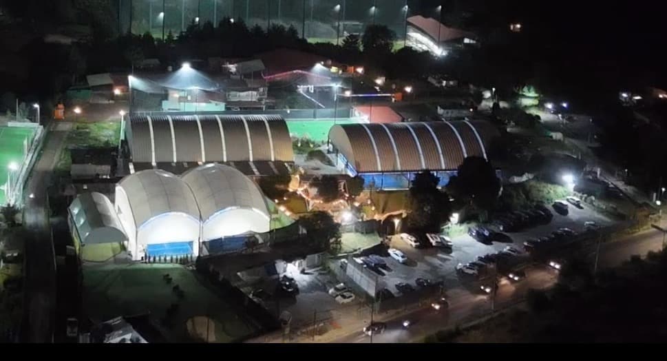 Contrapared padel courts